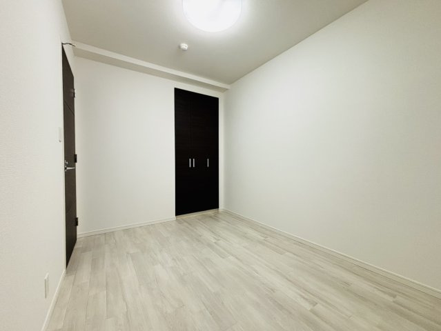 月々7万円台～　中古マンション　エバーグリーン若葉の洋室|洋室約５．５帖！出窓付♪クローゼット付！（2026年4月）撮影