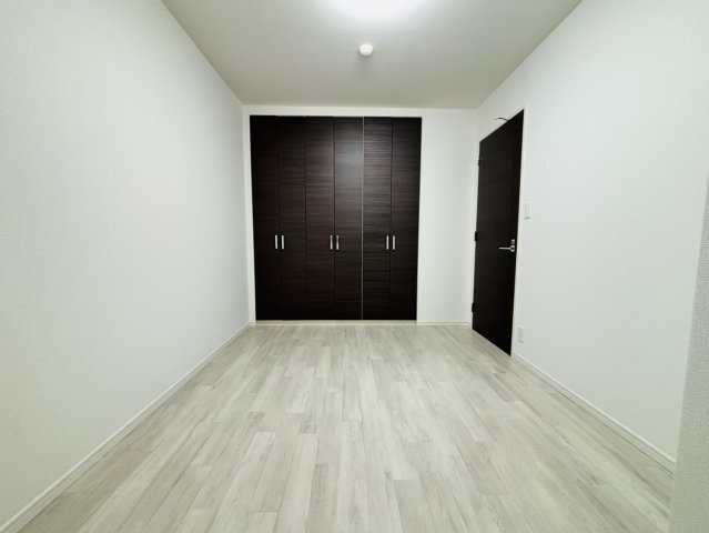 月々7万円台～　中古マンション　エバーグリーン若葉の洋室|サービスルーム約６．２帖！出窓付♪クローゼット付！（2026年4月）撮影