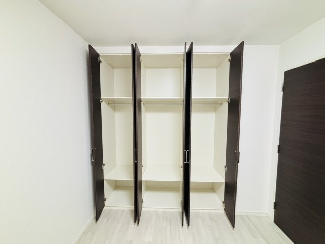 月々7万円台～　中古マンション　エバーグリーン若葉の収納|大型のクローゼット（2026年4月）撮影