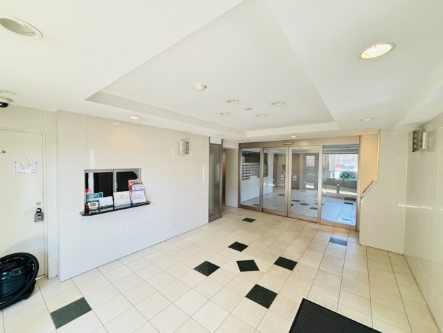 月々7万円台～　中古マンション　エバーグリーン若葉のエントランス|共用部　エントランスロビー（2026年4月）撮影