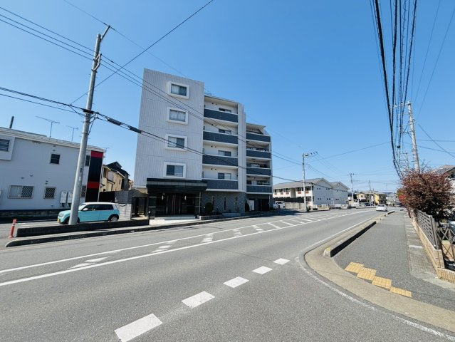 月々7万円台～　中古マンション　エバーグリーン若葉の外観|前面道路含む外観（2026年4月）撮影