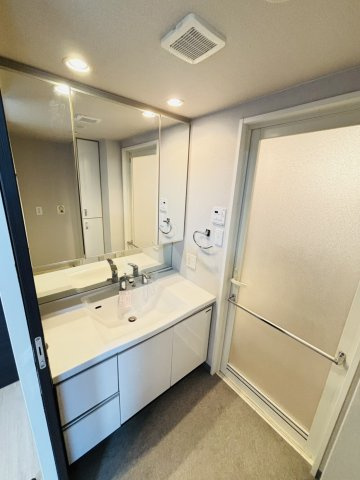 月々7万円台～　中古マンション　エバーグリーン若葉の独立洗面台|リネン庫付洗面室　洗面化粧台（2026年4月）撮影