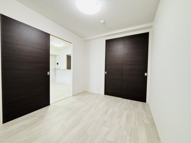 月々7万円台～　中古マンション　エバーグリーン若葉の洋室|リビングと続き間の洋室約６帖！収納付！バルコニーに面する♪（2026年4月）撮影