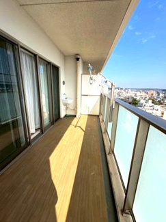 【ロビー】 | デュオヒルズ木更津　中古マンション　木更津駅 | 居住者が利用できる共有スペースです。休憩や交流、来客対応に使われるスペースです。