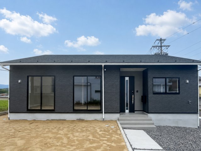 亀山市天神2丁目《1号棟》の外観