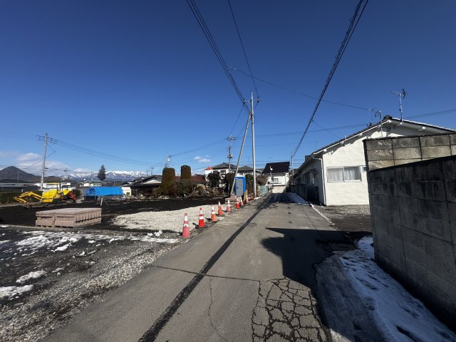 新築　沼田市高橋場町第５　2号棟の前面道路含む現地写真|現地写真　南側接道幅員約4ｍ			
