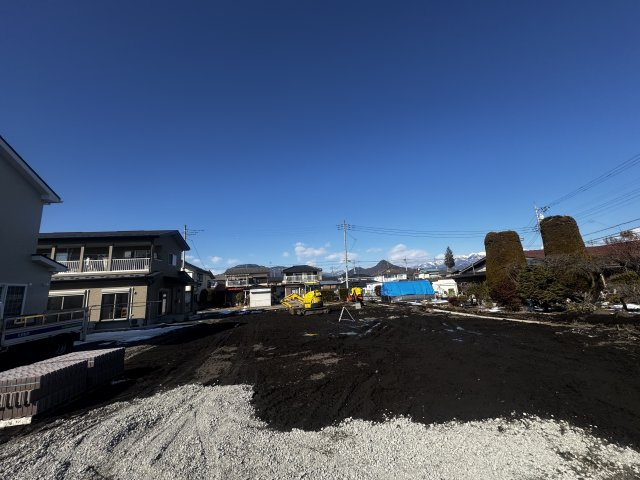 新築　沼田市高橋場町第５　2号棟の駐車場|現地写真　駐車スペースは並列3台+2台分可能です！					
