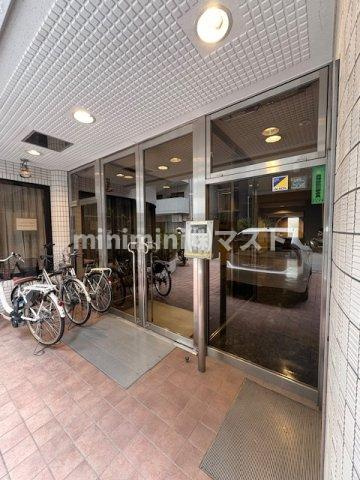 ノイメゾン京町堀のエントランス