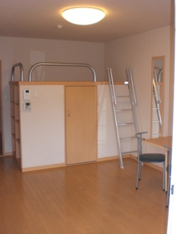 レオパレスソレーユⅢの居間・リビング