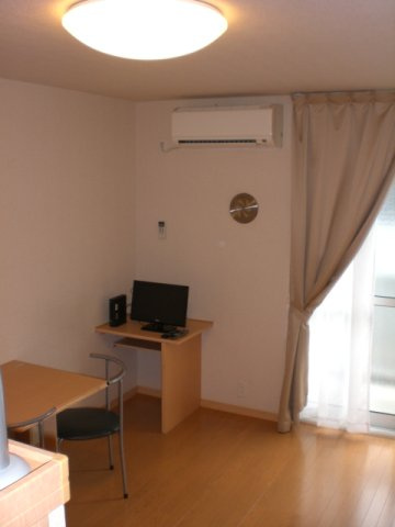 レオパレスソレーユⅢの居間・リビング