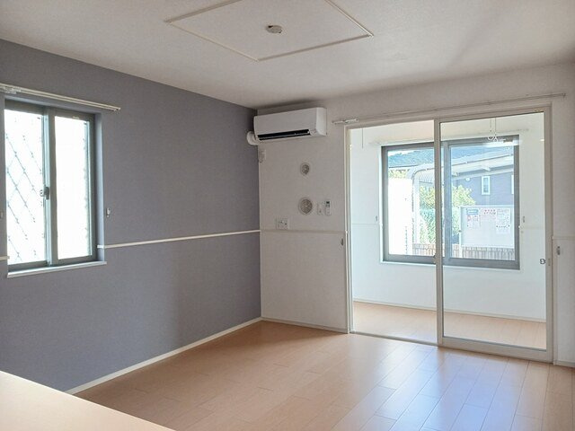 メゾンサニーの居間・リビング