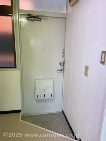 アシックハイツの玄関