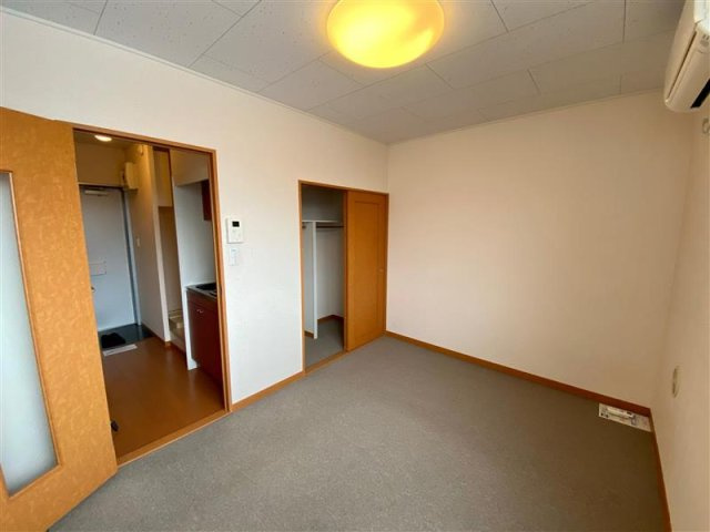 レオパレスピュアの居間・リビング