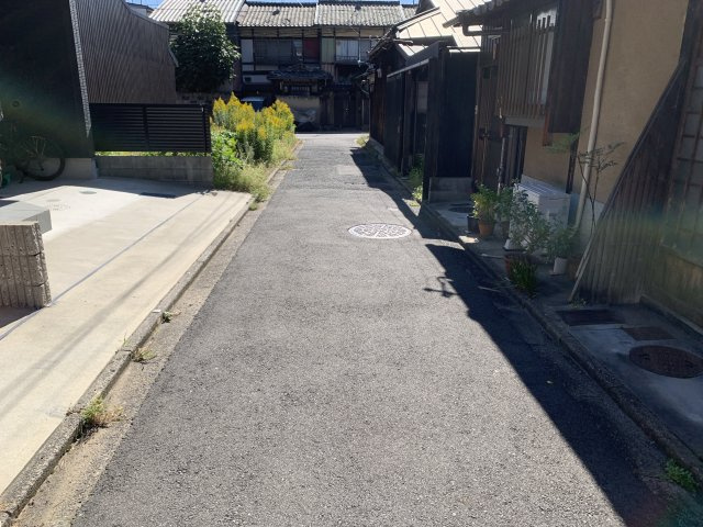 京都市北区紫野下鳥田町　中古一戸建の前面道路含む現地写真