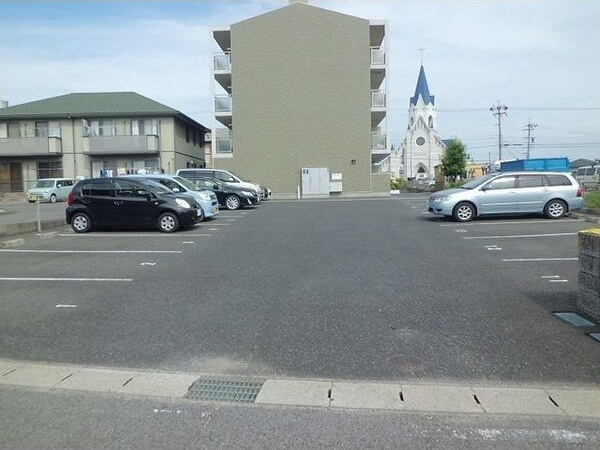 すまいる小坂の駐車場