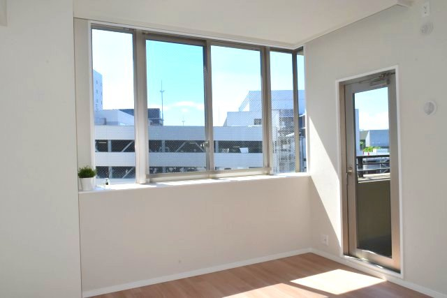 立川市高松町３丁目の中古マンションの居間・リビング