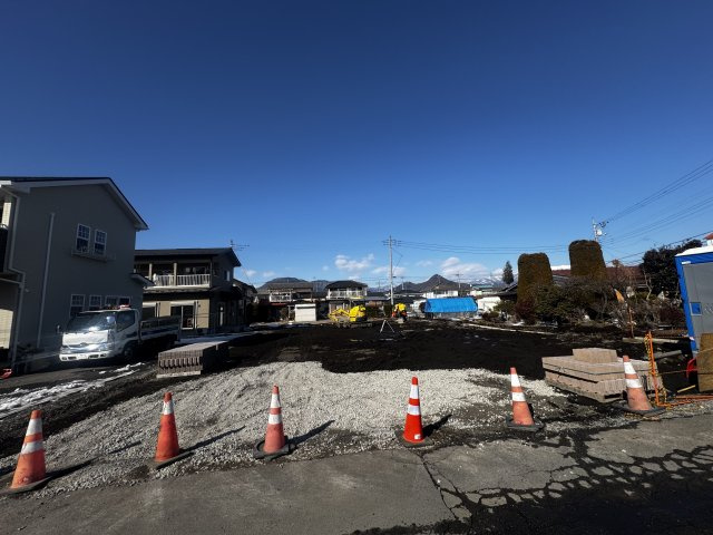 新築　沼田市高橋場町第５　1号棟の駐車場|現地写真　駐車スペースは並列3台+2台分可能です！					
