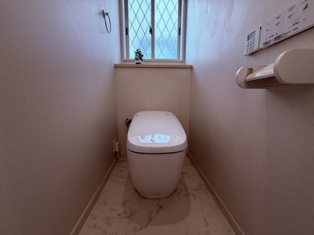 【トイレ】 | 板橋区舟渡２丁目　中古戸建て | 清潔感のある快適なトイレ空間で、毎日気持ちよく使えます