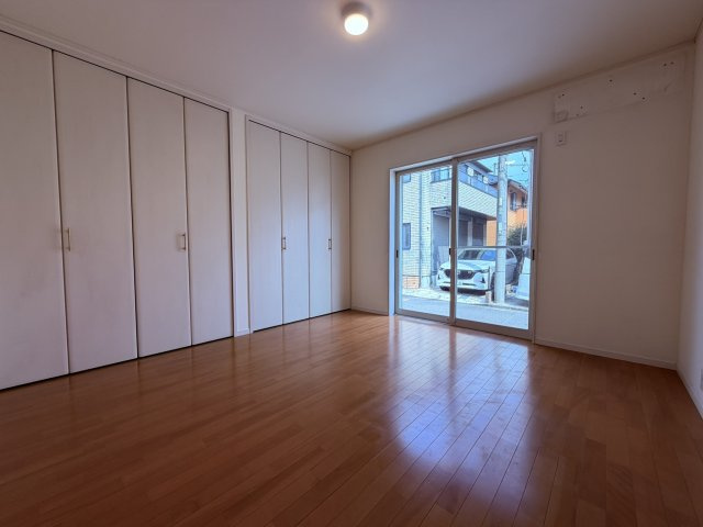 【洋室】 | 板橋区舟渡２丁目　中古戸建て | 落ち着いた雰囲気が広がる、ゆったりとくつろげる洋室です