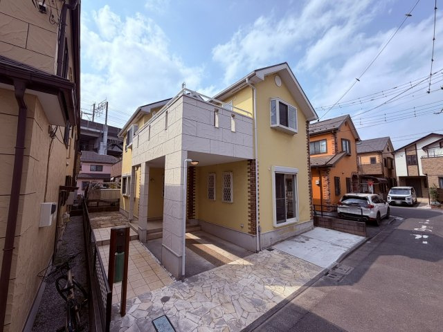 【外観】 | 板橋区舟渡２丁目　中古戸建て | 落ち着いた色合いとシンプルで美しい外観デザインが魅力です