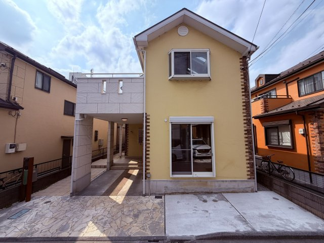 【外観】 | 板橋区舟渡２丁目　中古戸建て | 街並みに調和する、上品で洗練された外観が印象的な住まいです