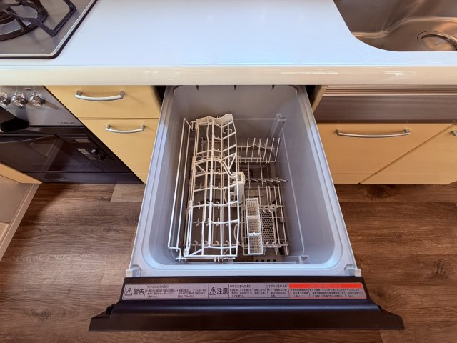 【キッチン】 | 板橋区舟渡２丁目　中古戸建て | 食洗機付きで、毎日の家事負担を軽減し、快適な暮らしをサポート