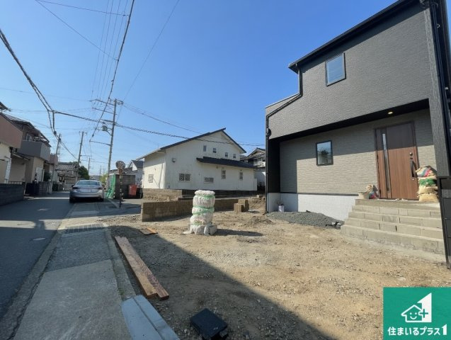 神戸市北区有野町二郎　第25-1期　新築一戸建ての前面道路含む現地写真|周辺は閑静な住宅街！前面道路広々で車の出し入れも便利です。駐車が苦手な方でも安心して車庫入れできます！