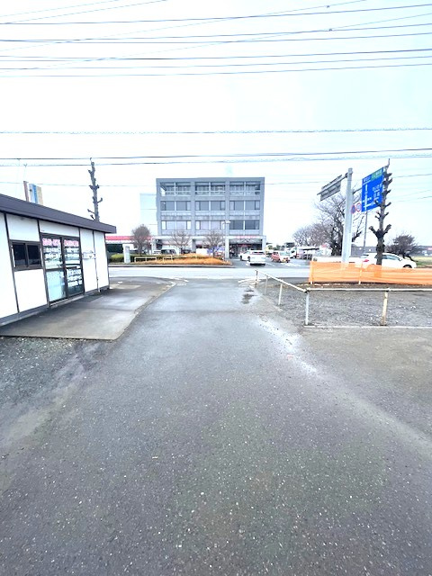 【土地】川越市小室建築条件無し売地 全１５区画の前面道路含む現地写真