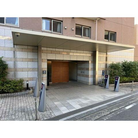 コスモシティ横浜石川町のエントランス