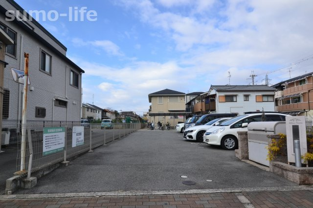 アルバスの駐車場