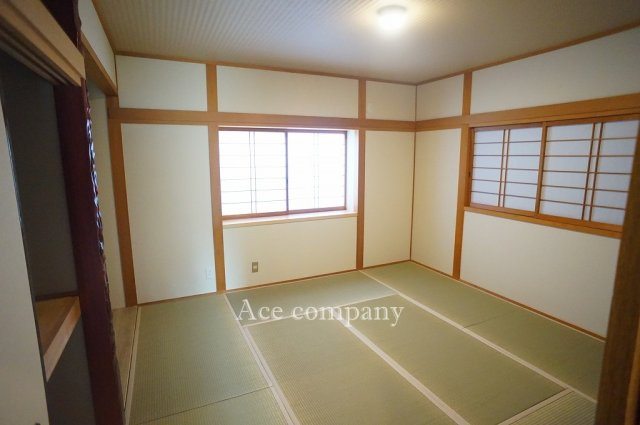 【寝室】 | 八尾市本町7丁目 | 【2階：ゆったり和室8帖】畳表替え、襖・障子貼替え済みです☆