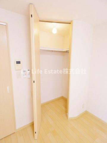 東村山市野口町１丁目のアパートの収納