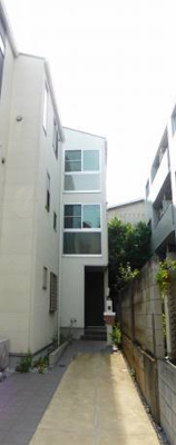【エントランス】 | 大島一丁目戸建 | 清潔なエントランスです