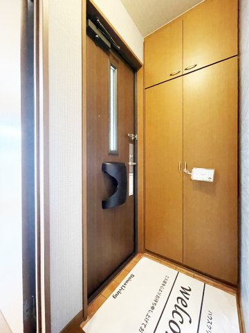 シャトーショコラ　Ａ棟の玄関