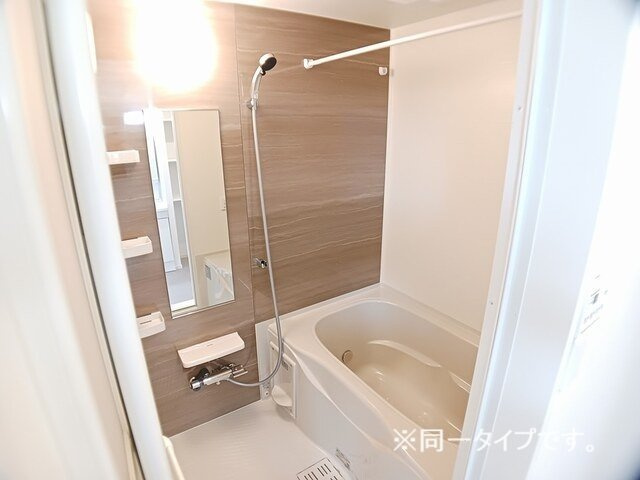 ゼクス　シュテルネ　　刈谷市近郊の賃貸はクラスホーム刈谷店の浴室|落ち着いた空間のお風呂です