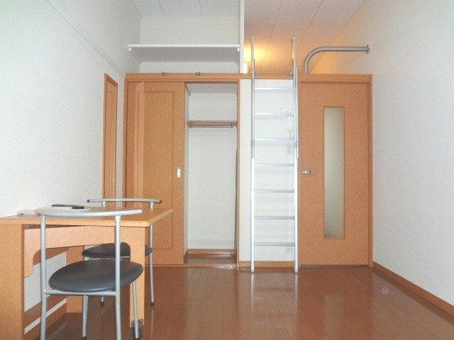 レオパレス瑞穂の居間・リビング|こちらの居間で趣味の時間をお楽しみください