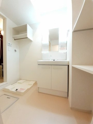 【洗面所】 | アヴェニューⅡ | 脱衣スペースもあります