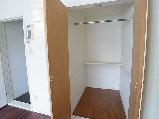 中央緑町ハイツの収納|クローゼット収納スペース広々使えます