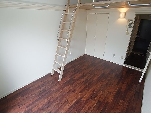 中央緑町ハイツの居間・リビング|お洒落な内装です