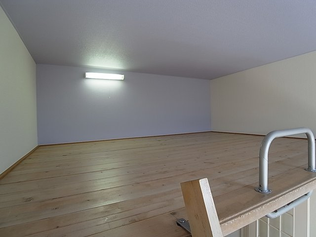 中央緑町ハイツの内装|奥行きの有るロフトも完備