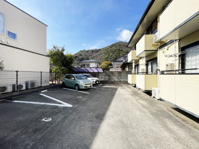 セジュールＭＩＹＡの駐車場