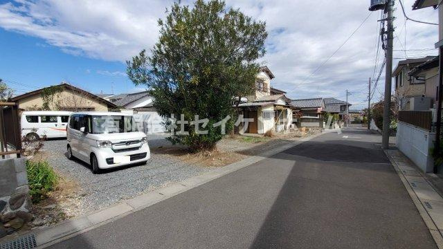 深谷市緑ヶ丘　建築条件なし売地（土地５４坪超）の前面道路含む現地写真