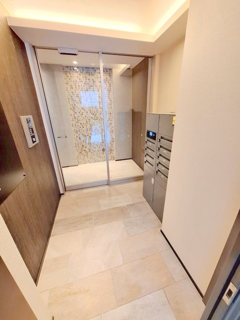 ソラリス新宿御苑のロビー