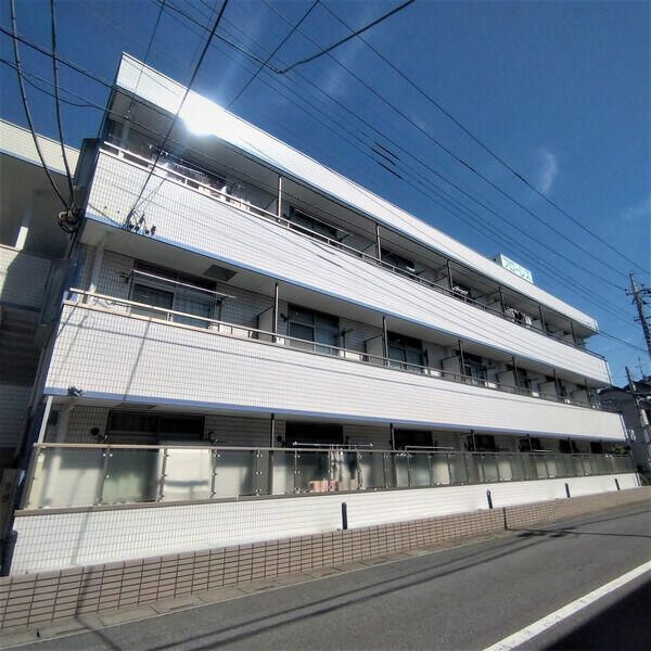 フローレス八番館の外観