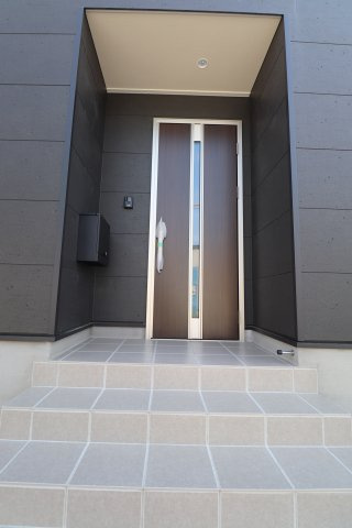 広川町久泉新築戸建の玄関