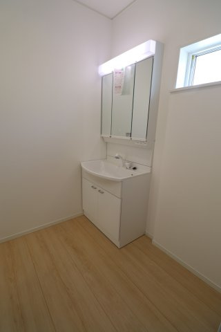 広川町久泉新築戸建の独立洗面台