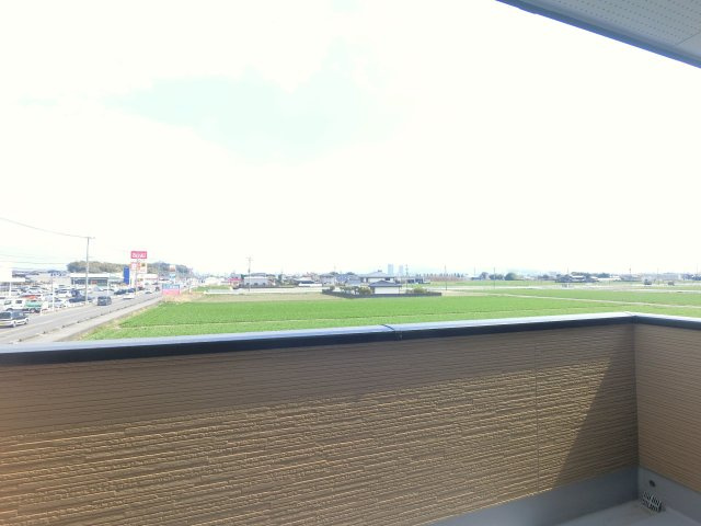 三養基郡みやき町大字白壁3期　8号棟のバルコニー|布団を干すのに十分な広さ