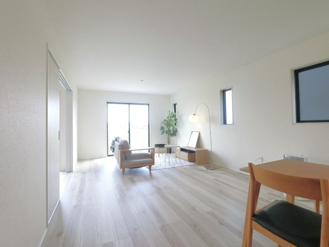 三養基郡みやき町大字白壁3期　8号棟の居間・リビング|20.5帖の広々空間
