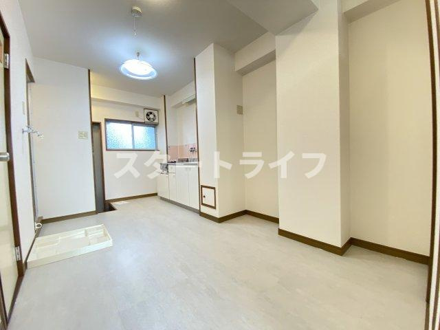 大阪市淀川区十三東１丁目の賃貸マンションの居間・リビング