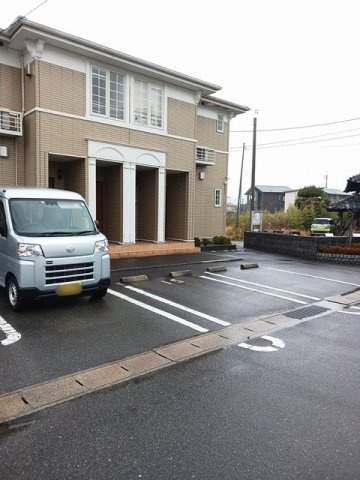 シュトラール　Ⅰの駐車場